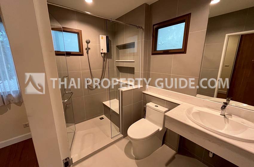 House with Shared Pool in Bangnatrad 
